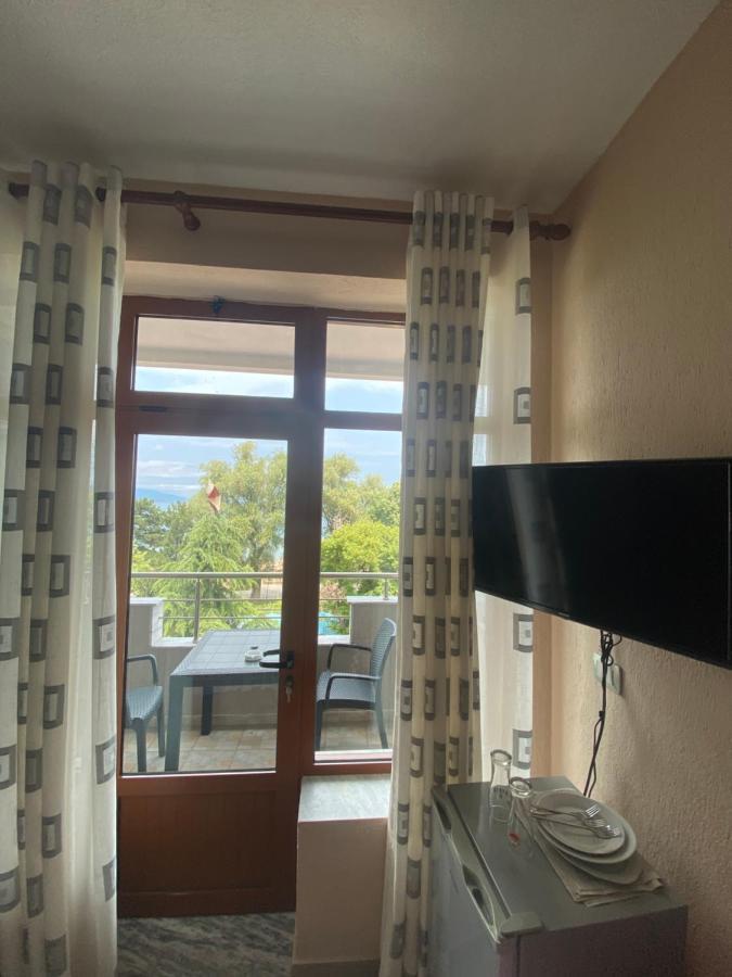Vila Vadeha Pogradec Exterior photo
